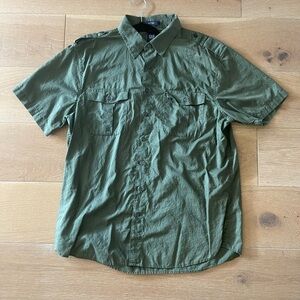 GAP Men’s Short Sleeved Collared Fitted Shirt With Sleeve Tabs Size XL